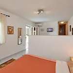 In Mastrinka With Loggia, Air Conditioning, Wifi, Washing Machine 5159-1 * Trogir