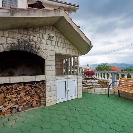 In Mastrinka With Loggia, Air Conditioning, Wifi, Washing Machine 5159-1 Trogir