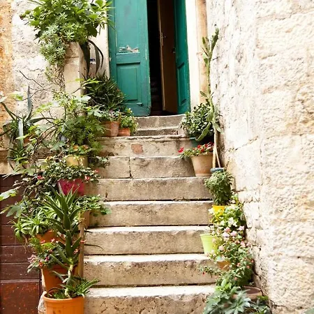 In Mastrinka With Loggia, Air Conditioning, Wifi, Washing Machine 5159-1 Lejlighed Trogir
