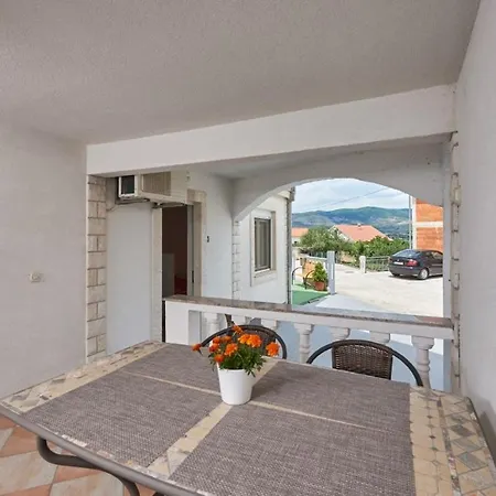 In Mastrinka With Loggia, Air Conditioning, Wifi, Washing Machine 5159-1 Daire Trogir