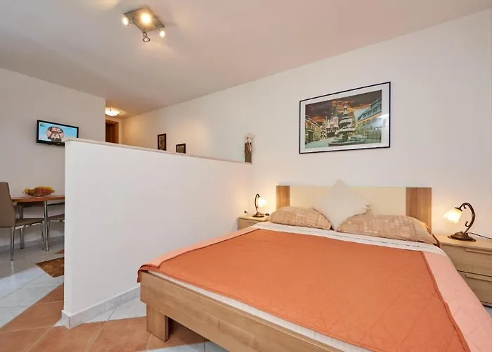 In Mastrinka With Loggia, Air Conditioning, Wifi, Washing Machine 5159-1 Appartement *