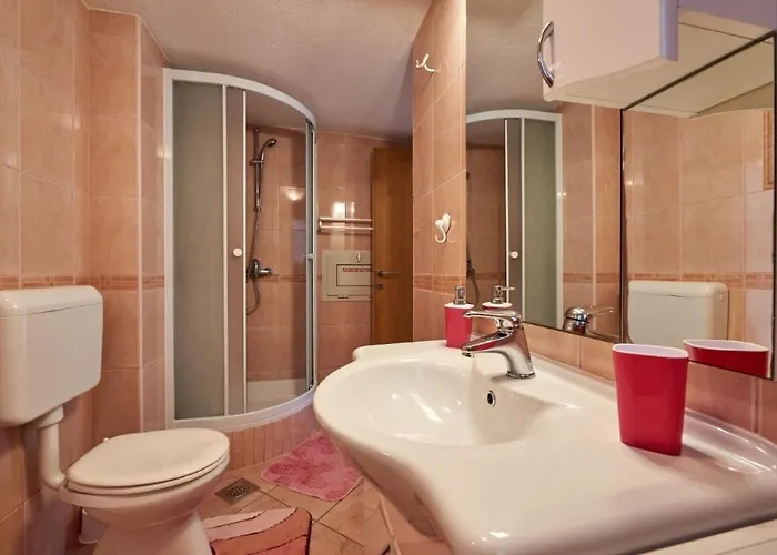 Appartement In Mastrinka With Loggia, Air Conditioning, Wifi, Washing Machine 5159-1