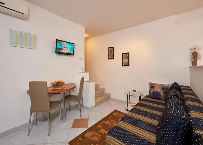 In Mastrinka With Loggia, Air Conditioning, Wifi, Washing Machine 5159-1 Trogir