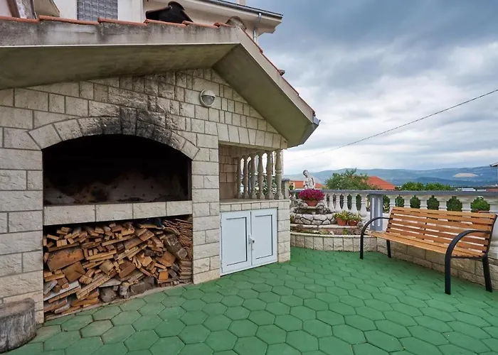 In Mastrinka With Loggia, Air Conditioning, Wifi, Washing Machine 5159-1 טרוגיר