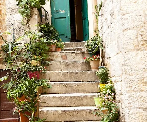 In Mastrinka With Loggia, Air Conditioning, Wifi, Washing Machine 5159-1 Appartement Trogir